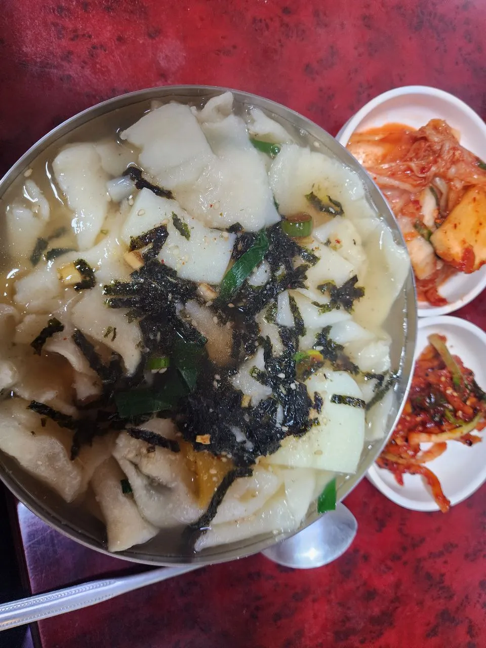 늦은 점심이지만 식사들 챙기세요